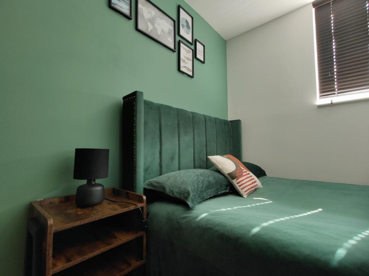 City Centered 2 Bed Serviced Apartment- Sherpa Homes สวินดอน ภายนอก รูปภาพ